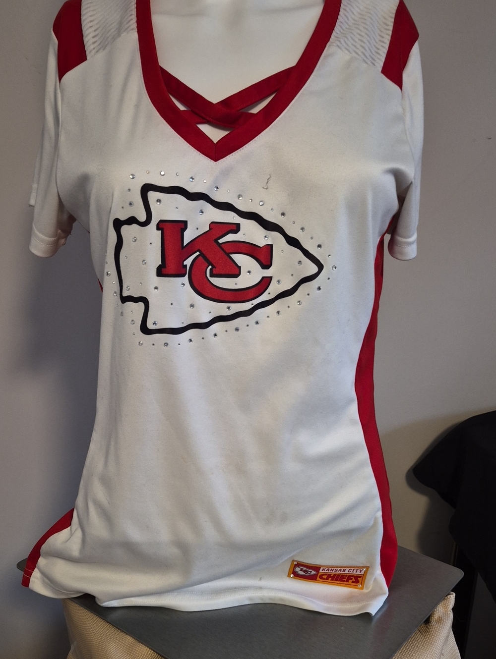 KC Womans M sequinson Front Short Sleeve Tee